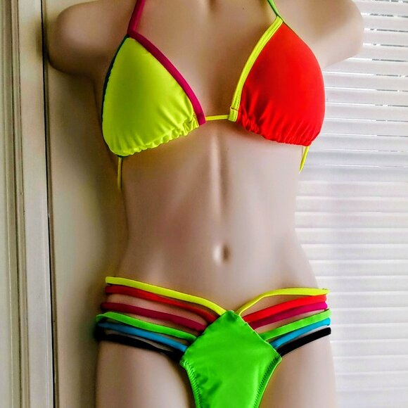 BIKINI SWIMSUIT (MED). - Picture 1 of 3